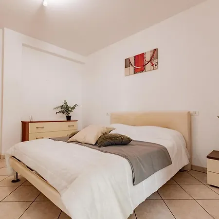 Trilocale Con Giardino A - Cv012