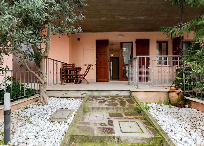 Trilocale Con Giardino A - Cv012